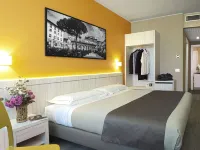Hotel Raffaello Hotels near Parrocchia San Michele a Castello