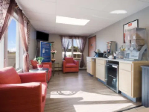 Econo Lodge Inn & Suites Hotels in Escanaba