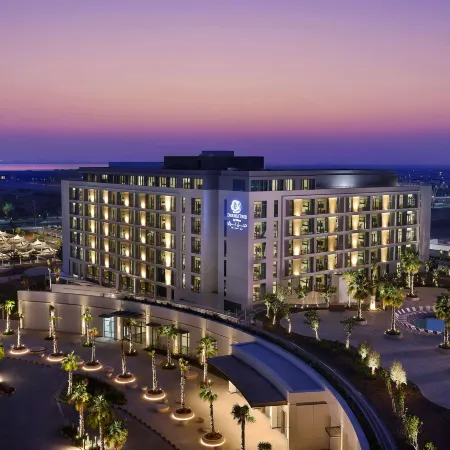 DoubleTree by Hilton Abu Dhabi Yas Island Residences Отели рядом с достопримечательностью «Остров Яс»