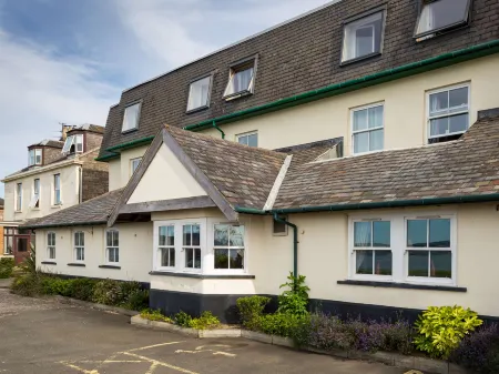 Travelodge Helensburgh Seafront Hotel Отели в г. Гурок