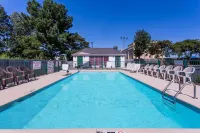 Days Inn by Wyndham Simpsonville - Pool