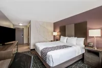 La Quinta Inn & Suites by Wyndham Fayetteville Hotels in Johnson