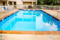 Super 8 by Wyndham New Cumberland - 2-Star