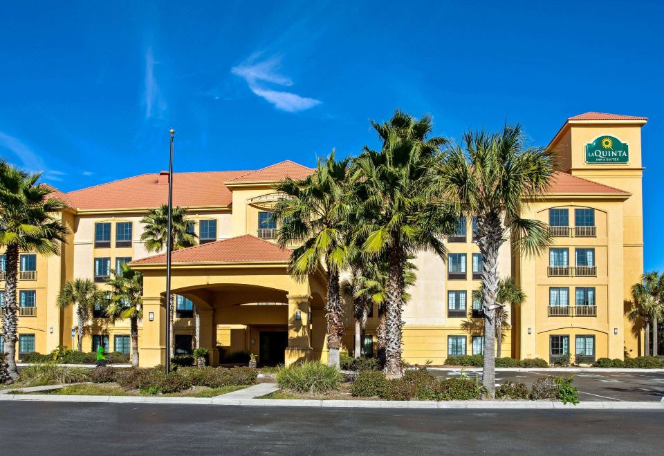 Hotel La Quinta Inn & Suites by Wyndham PCB Pier Park Area, Exterior, Hotel Exterior