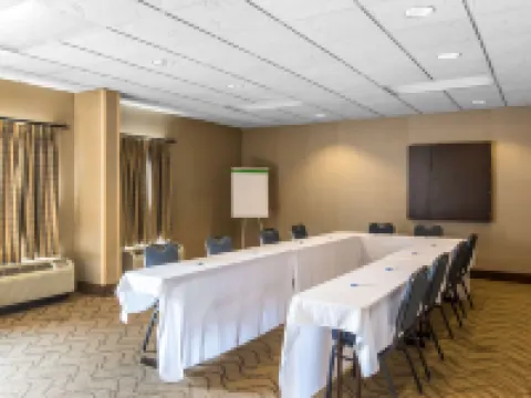 Comfort Inn & Suites Hotels in McDuffie County
