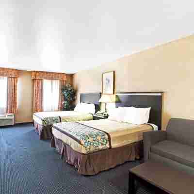 Days Inn & Suites by Wyndham Artesia Rooms