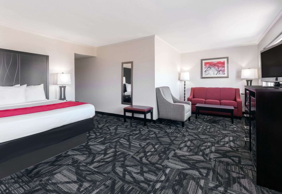 Ramada by Wyndham Tuscaloosa