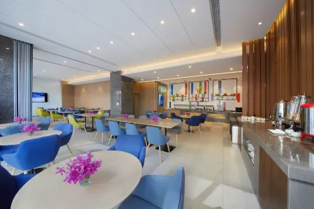Holiday Inn Express Zhangjiagang East Отели рядом с достопримечательностью «luyuanguzhen»