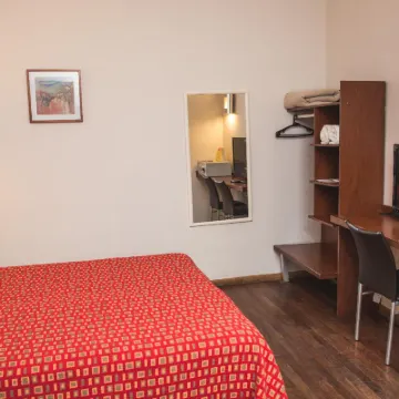 阿根廷科爾多瓦維多利亞格蘭酒店 鄰近Estación Córdoba的酒店