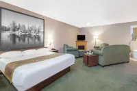 Super 8 by Wyndham Kenora فنادق في كينورا