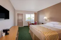 Travelodge by Wyndham Eureka Hotels in Eureka