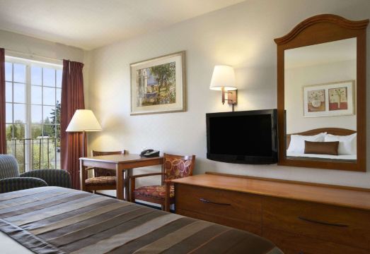 Ramada by Wyndham SeaTac Airport