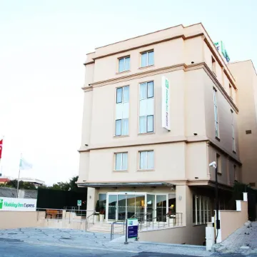 Holiday Inn Express ISTANBUL - ALTUNIZADE by IHG Отели рядом с достопримечательностью «Кадыкёй»