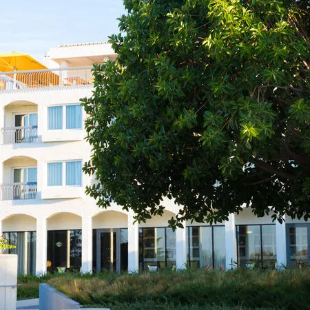 Ozadi Tavira Hotel