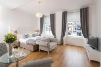 Edinburgh Castle Apartments - Kitchens