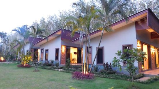 Phuket Sirinapha Resort