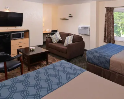 Econo Lodge Rochester I-90 & I-390 Hotels near Staples