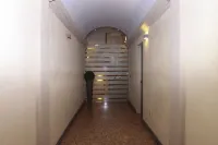 Casa Isolani, Piazza Maggiore