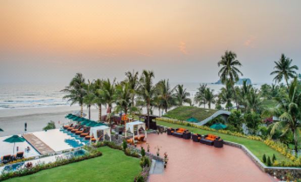 Ngwe Saung Yacht Club & Resort