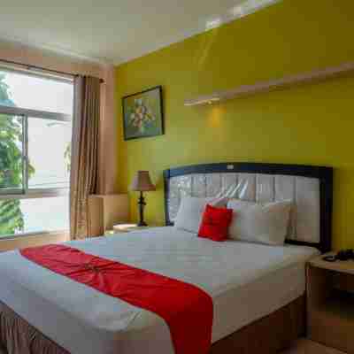 RedDoorz Plus Syariah @ Hotel Boulevard Luwuk Rooms