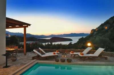 Spacious Villa with Private Pool and Sea View, Just 150 Meters from the Sea Các khách sạn gần Voulisma beach