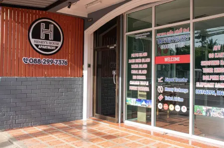 Henry’s House Отели рядом с достопримечательностью «Old Phuket Town»