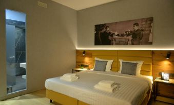 mk | hotel tirana