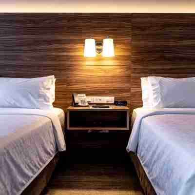 Holiday Inn Express & Suites Ensenada Centro Rooms