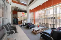 RedDoorz Syariah Near Pasar Aur Kuning