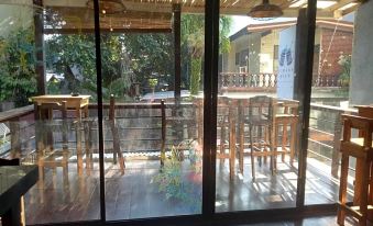 Laule'a Hostel