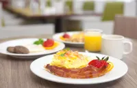 Hilton Garden Inn Orange Beach Beachfront - breakfast