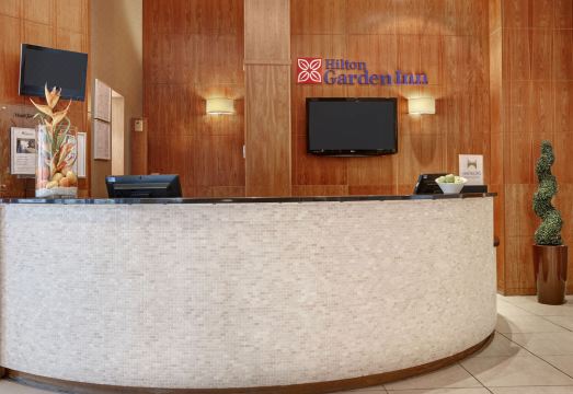 힐튼 가든 인 로비
