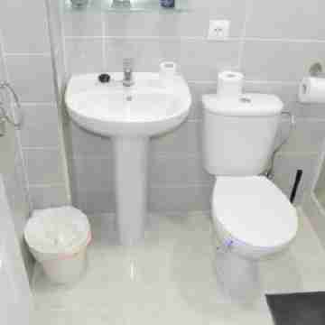 Fantastic 1 Bedroom Apartment with Gallery CB6EV Rooms