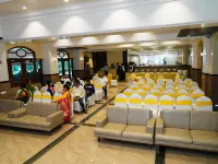 Hotel Sun Shine Inn Hotels near Essel World