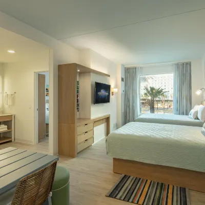 Universal's Endless Summer Resort – Dockside Inn and Suites Hotels near Universal Studios Florida