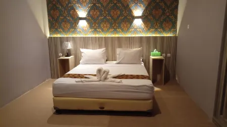 Grand Mansion II Hotel Blitar Отели в г. Blitar Regency