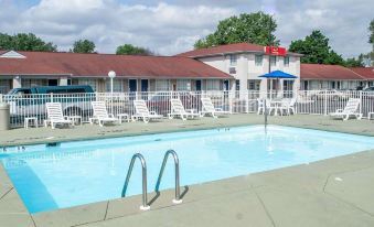 Econo Lodge Inn & Suites South