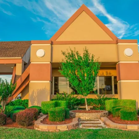 Howard Johnson by Wyndham Oklahoma City Airport/ Fairgrounds