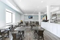 John Yancey Oceanfront Inn - breakfast
