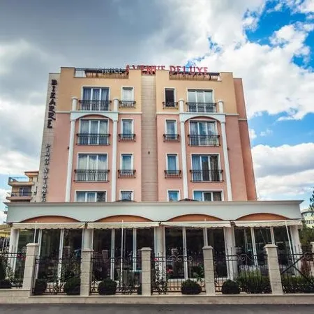 Avenue Deluxe Hotel