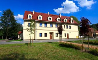 Hotel Modrzewiowy Dwór