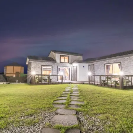 Jeju Bijalim Pension Отели рядом с достопримечательностью «Лес Биджарам»