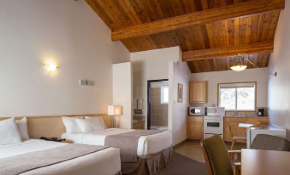 Rocky Mountain Ski Lodge