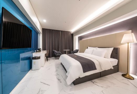 수원 호매실 아리테 호텔 침실