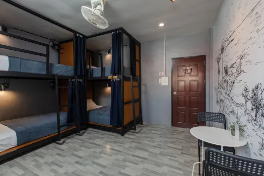 The Z Nite Hostel Hotels near Wat Charoen Samanakij