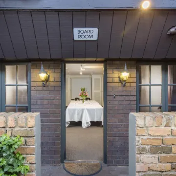Adelaide Inn
