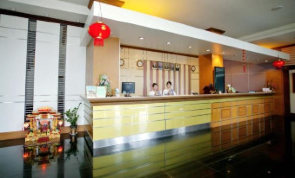 Arawan Riverside Hotel - Housity