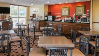 days-inn-and-suites-by-wyndham-fort-pierce-i-95