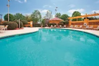 La Quinta Inn & Suites by Wyndham Winston-Salem - Pool