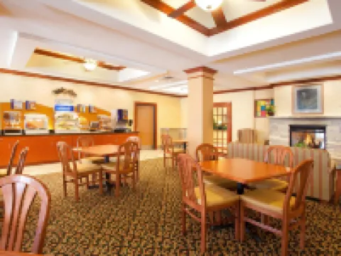 Holiday Inn Express & Suites ROCKFORD-LOVES PARK by IHG Hotels in Loves Park